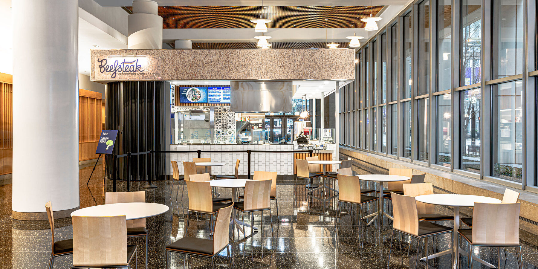 星空娱乐和餐饮建设 - 牛排和星空娱乐用餐区