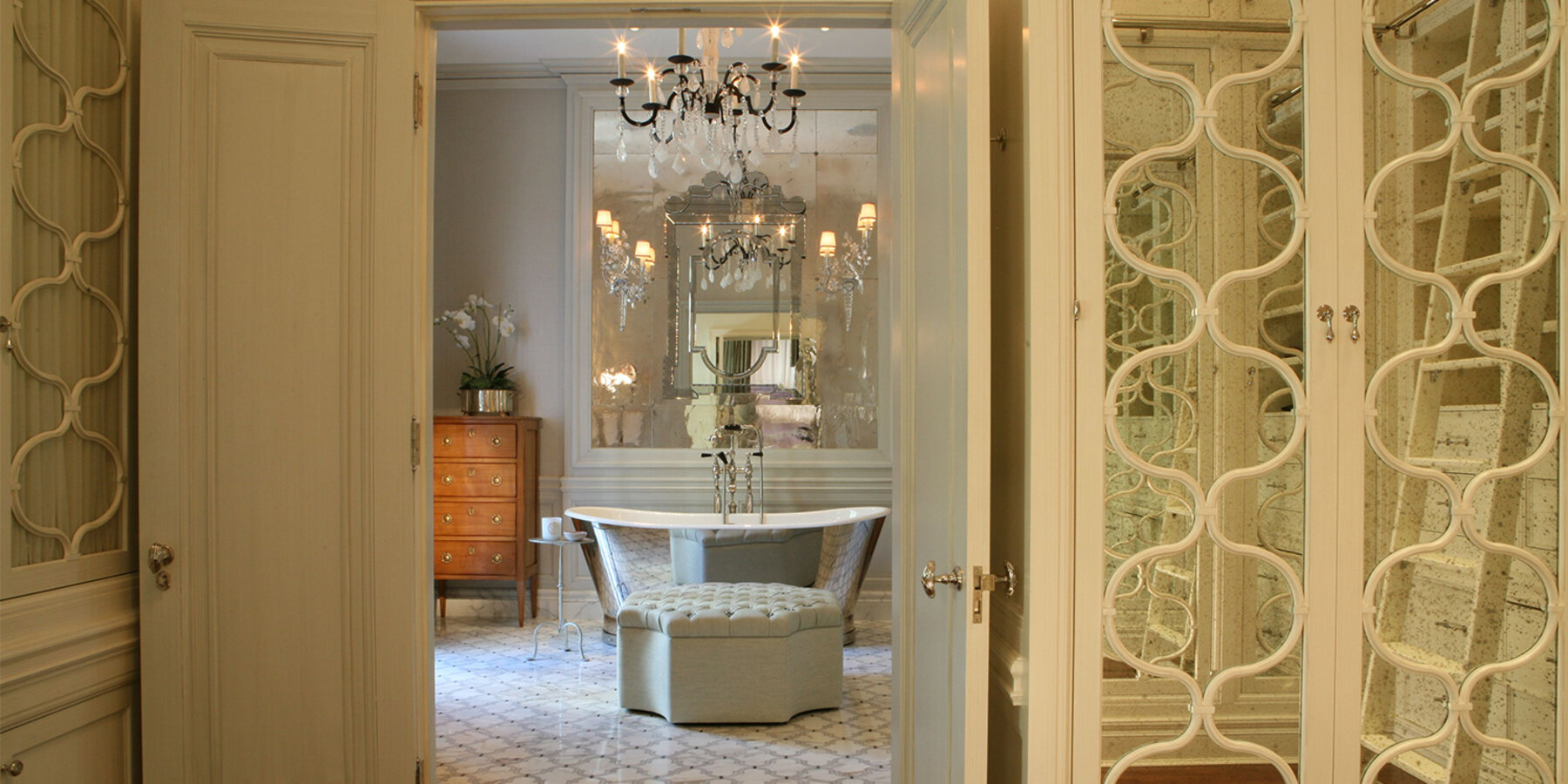 星空官网历史住宅翻新 - 带浴缸的州立公园大道住宅浴室