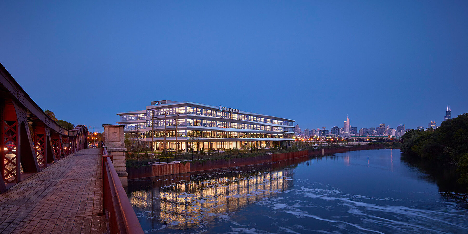 星空官网室建设和装修 - 1515 W Webster 黄昏外角景观