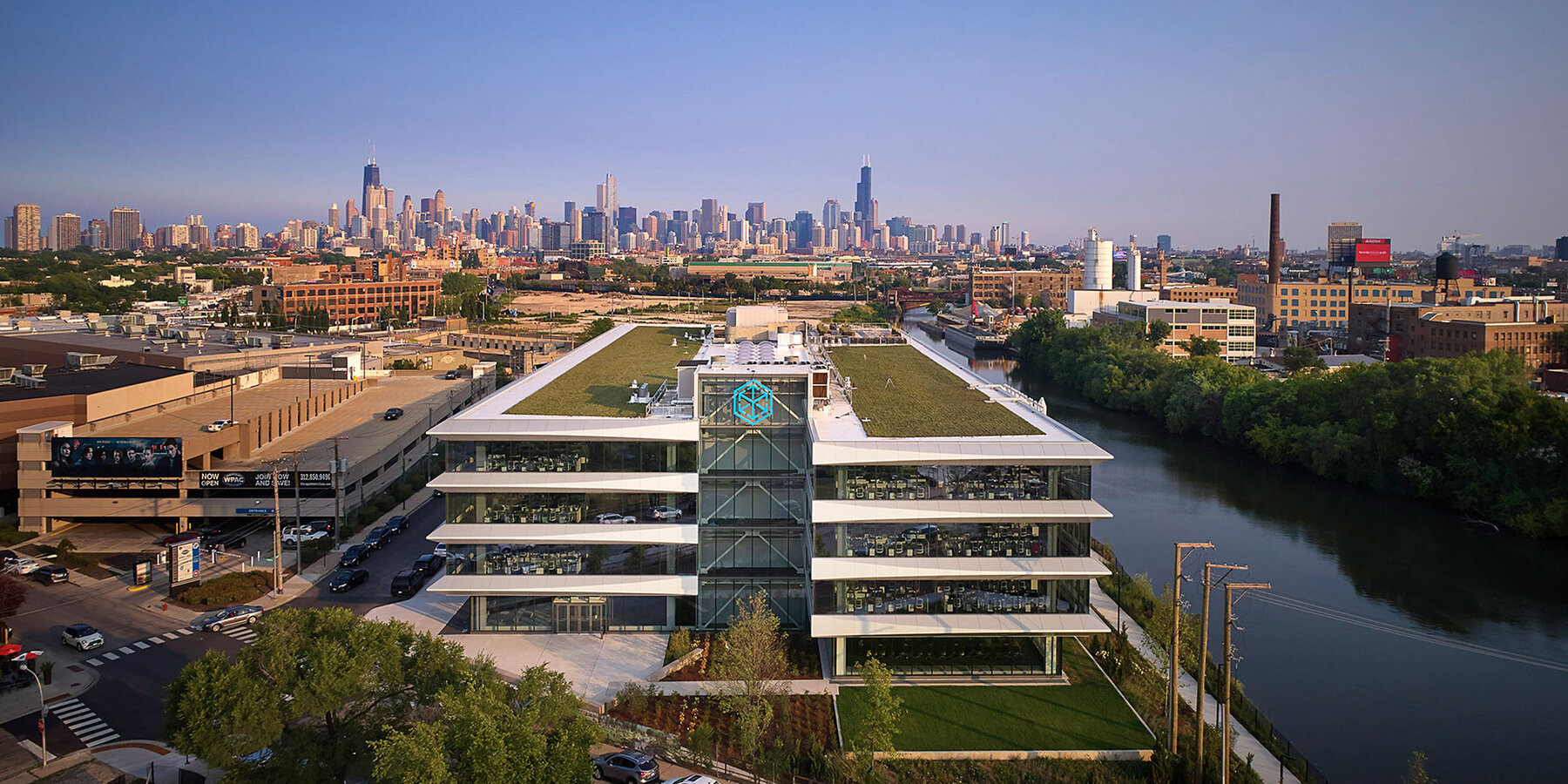 星空官网室建设和装修 - 1515 W 韦伯斯特外部屋顶景观