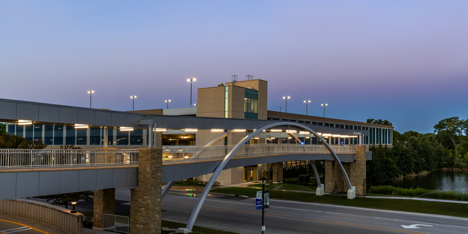 星空官网_新墨西哥州鼎晖停车场