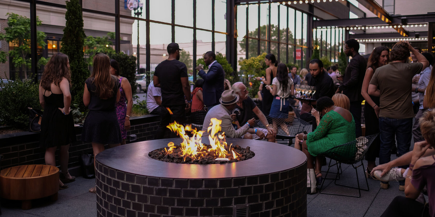 精品星空娱乐建筑 - Ace Hotel Chicago City Mouse 户外空间带火坑