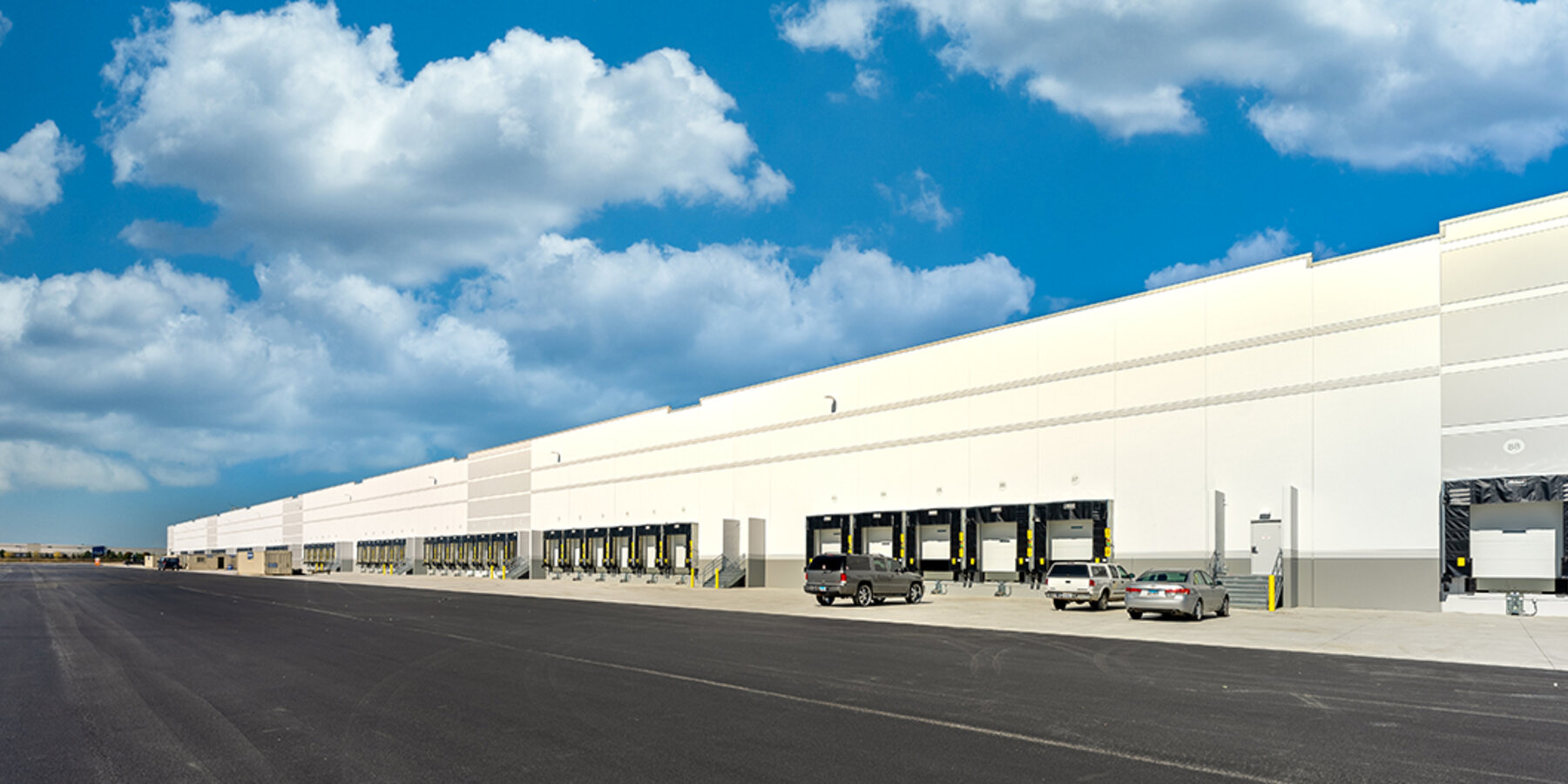 板条箱和桶装卡车鸭子