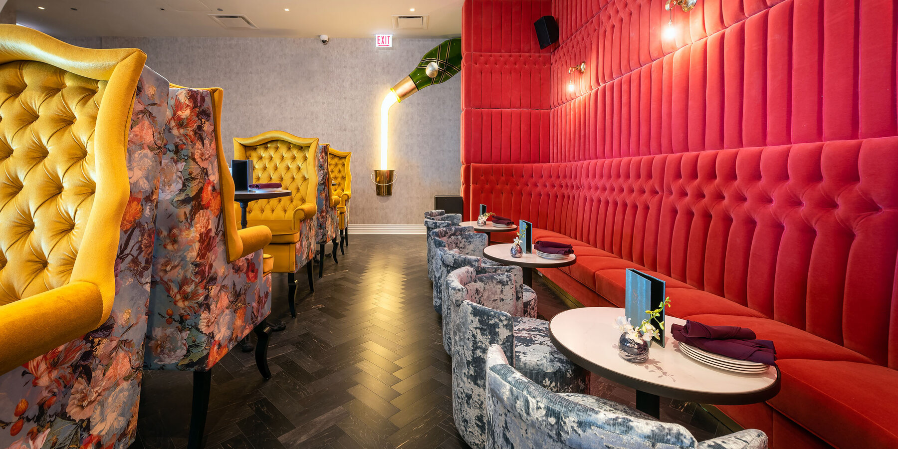 星空娱乐官方悠久的酒店建设和翻修 - 埃塞克斯酒店酒吧区