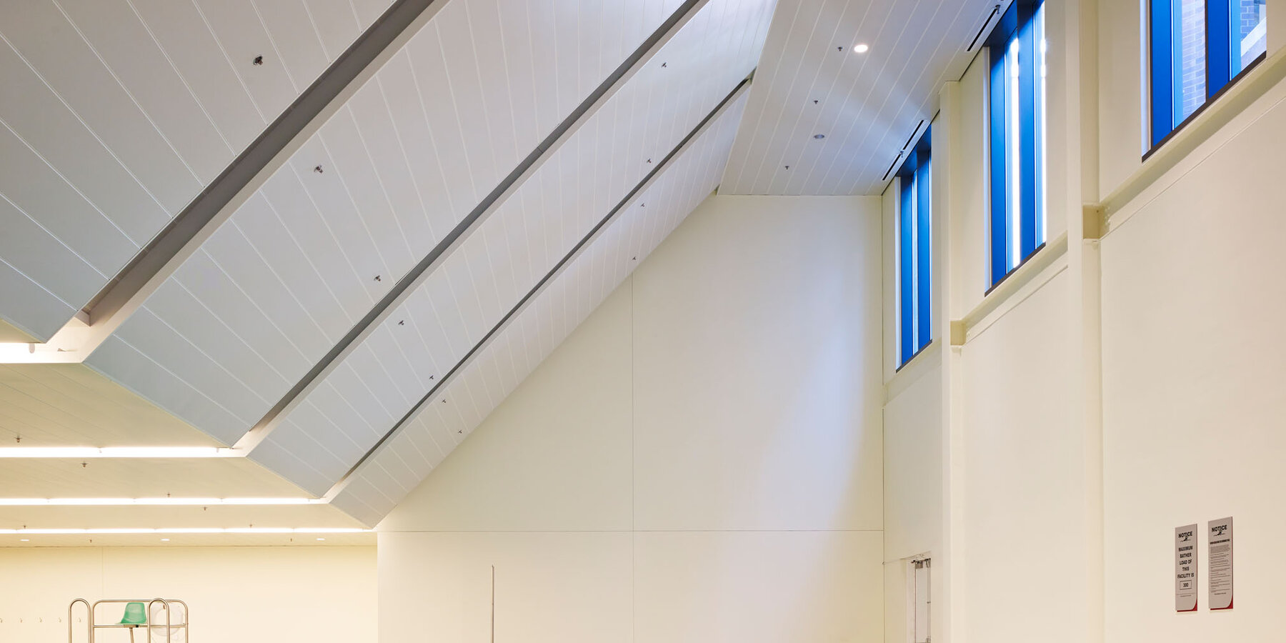 星空官网网页版校园建设 - 洛约拉湖岸哈拉斯大厅泳池