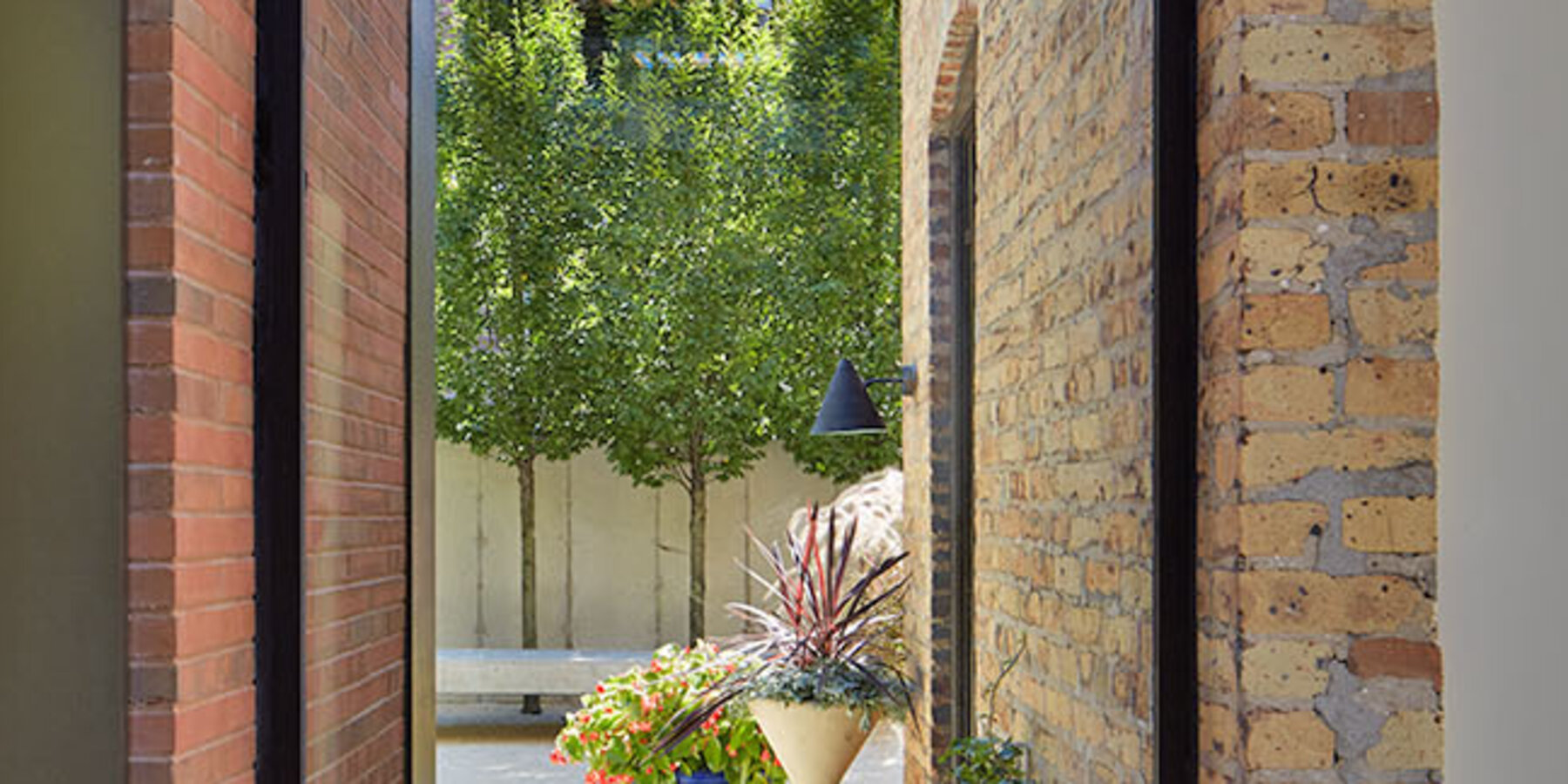 星空官网定制住宅建筑商 - 柳条公园住宅内部院子景观