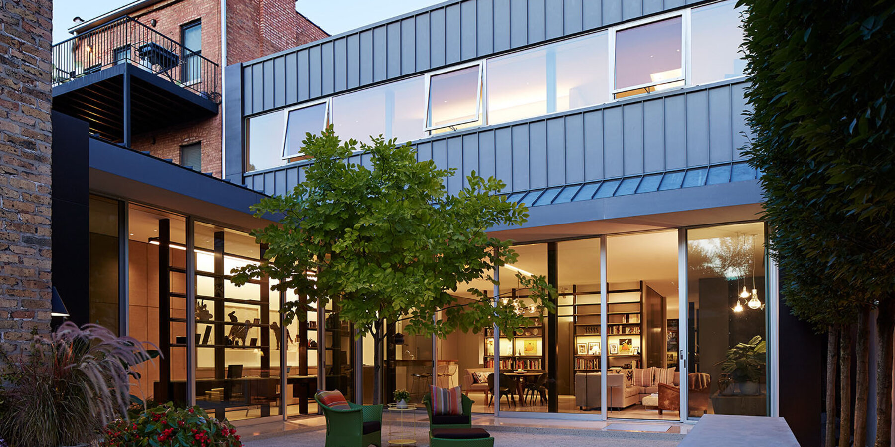 星空官网定制住宅建筑商 - Wicker Park Residence 后院和露台