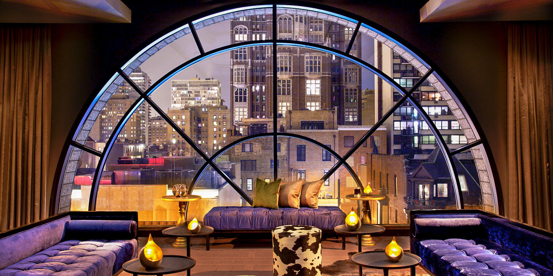 豪华星空官网入口建设|芝加哥汤普森星空官网入口 Froines 会议室设有半月窗