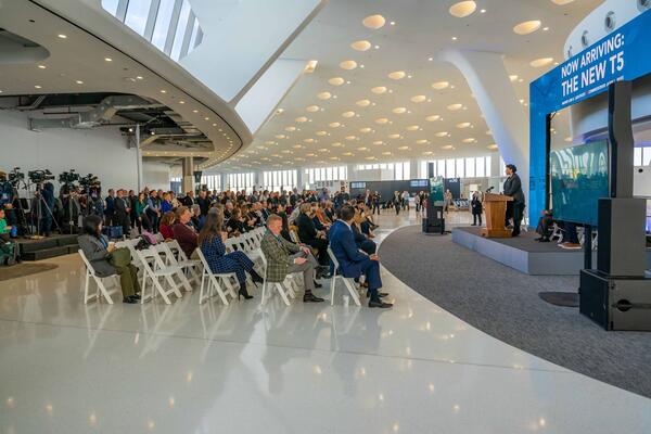 5 号航站楼盛大开业